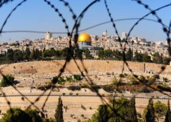 Polisi Israel Pukuli Warga Palestina yang Masuki Masjid Al Aqsa, Paksa Jamaah Shalat Tarawih di Luar