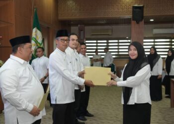 Pemerintah Aceh Serahkan Ribuan SK Tenaga Kontrak Tahun 2024