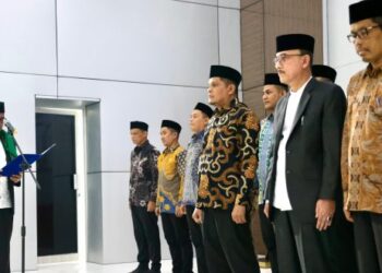 Pj Gubernur Kukuhkan Tim Pengawas Sistem Jaminan Produk Halal MPU