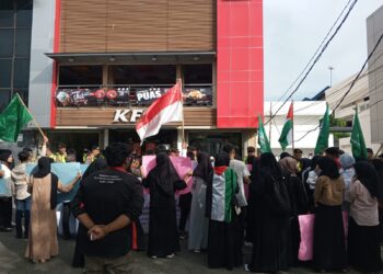 PD PII Kota Banda Aceh Mengelar Aksi Demo di Depan KFC Dan Pizza Hut