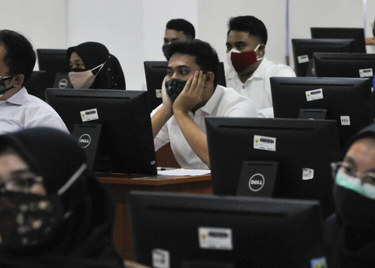 Sejumlah peserta mengikuti tes SKD (Seleksi Kompetensi Dasar) CPNS di Kantor BKN Pusat, Jakarta Timur, Kamis (2/9/2021). ANTARA FOTO/ Fakhri Hermansyah.