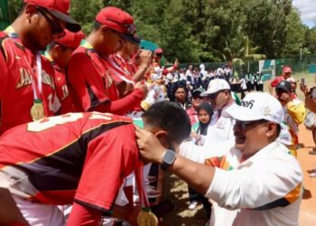 Pj Gubernur Aceh, Serahkan Empat Medali Emas di PON XXI Dalam Sehari