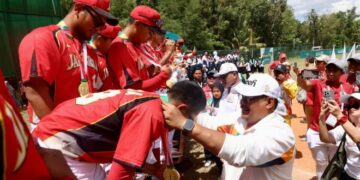 Pj Gubernur Aceh, Serahkan Empat Medali Emas di PON XXI Dalam Sehari