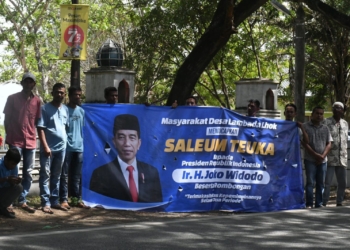 Antusias Masyarakat Gampong Lambada Lhok Kec. Baitussalam menyambut Kedatangan Rombongan Presiden