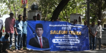 Antusias Masyarakat Gampong Lambada Lhok Kec. Baitussalam menyambut Kedatangan Rombongan Presiden