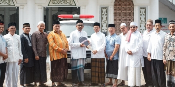 Tingkatkan Pelayanan Kesehatan, Farid Nyak Umar Serahkan Ambulans untuk Gampong Mulia (Advokasi 7 Ambulans dalam Tiga Tahun)