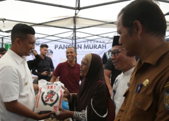 Momen Bang Afdhal Diserbu Warga, Saat Tinjau Pasar Murah
