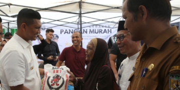 Momen Bang Afdhal Diserbu Warga, Saat Tinjau Pasar Murah