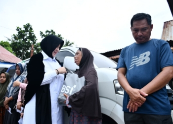 Serahkan Bantuan Kebakaran Ateuk Pahlawan, Wali Kota Illiza Semangati Para Korban