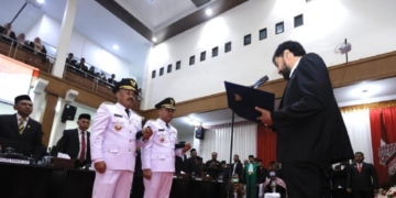 Muzakir Manaf Resmi Lantik Sarjani-Alzaizi sebagai Bupati dan Wakil Bupati Pidie