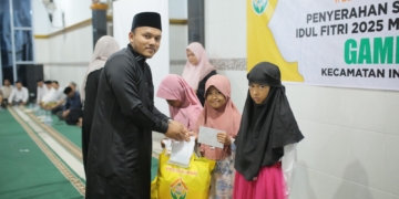 Baitul Yatim Lambaro Serahkan Santunan kepada Anak Yatim Piatu di Gampong Lambaro