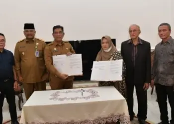 Pj Gubernur Safrizal dan Wali Nanggroe Aceh Serahkan Aset untuk Keluarga Laksamana Keumalahayati