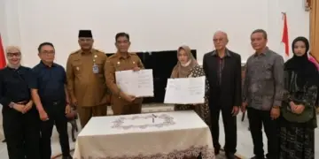 Pj Gubernur Safrizal dan Wali Nanggroe Aceh Serahkan Aset untuk Keluarga Laksamana Keumalahayati
