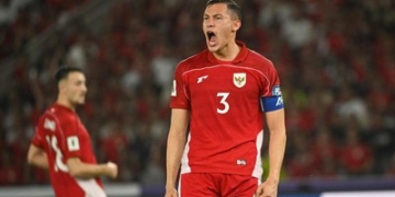 Jay Idzes Gunakan Dua Bahasa Saat Berduet dengan Rizky Ridho dan Mees Hilgers di Timnas Indonesia