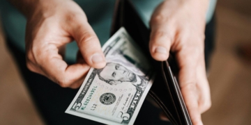 Rupiah Melemah Pasca-Libur Lebaran, Sentimen Perang Dagang Memicu Gejolak