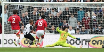 Newcastle United Hancurkan Manchester United 4-1, Loncat ke Empat Besar