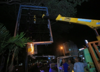 Pemko Banda Aceh Tertibkan Baliho Ilegal di Pusat Kota