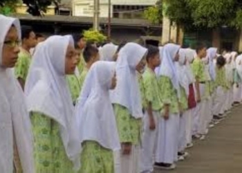 Jadi Beban Warga Miskin, Disdik Diminta Tiadakan Seragam Batik di Sekolah