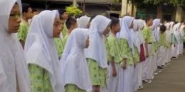 Jadi Beban Warga Miskin, Disdik Diminta Tiadakan Seragam Batik di Sekolah