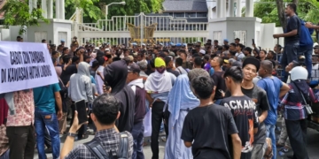 Massa Demo Tuntut Hentikan Rencana Pembangunan Batalyon Baru di Aceh
