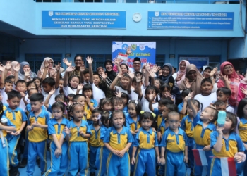 Keseruan Bunda Illiza di TK-SD Metodis