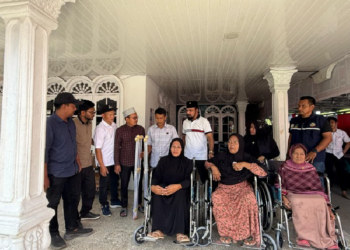 Bupati Aceh Timur Bantu Kursi Roda untuk Lima Lansia — Bukti Nyata Kepedulian Pemerintah