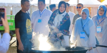 Parade Idang Meulapeh Awali Rangkaian Maulid Raya di Blang Padang