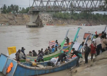Warga Kutablang Bireuen Masih Andalkan Perahu Darurat