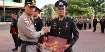 Kapolresta Banda Aceh Anugerahkan Satyalencana Pengabdian kepada 36 Personel