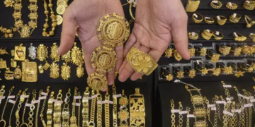 Terpukul Pasar Global, Harga Emas Aceh Terjun Bebas