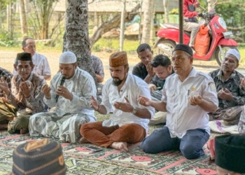 Bupati Aceh Timur Melayat 4 Pelajar Korban Tenggelam di Kuala Peudawa