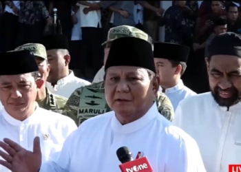 Mualem Dampingi Prabowo Salat Id di Aceh Tamiang