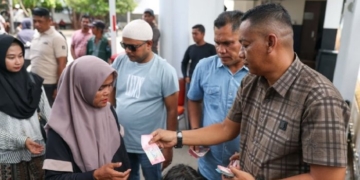 Tradisi THR Mualem Disambut Antusias Warga
