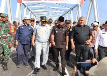 Janji Ditunaikan, Bupati Al-Farlaky Resmikan Jembatan Peureulak