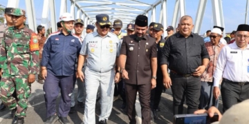 Janji Ditunaikan, Bupati Al-Farlaky Resmikan Jembatan Peureulak