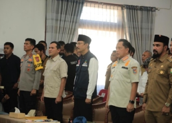 Wagub Aceh dan Menteri Serahkan Bantuan Korban Bencana Aceh Timur