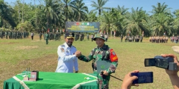 Pimpin Upacara TMMD, Bupati Al-Farlaky Tekankan Sinergi dan Pemberdayaan Masyarakat