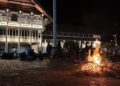 Massa Tolak Pergub JKA Bertahan di Kantor Gubernur Aceh hingga Malam