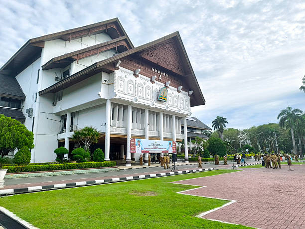 Banda Aceh, Aceh - Indonesia. April 14, 2025.
Employees (PNS) attend the routine Monday morning assembly in the yard of the Aceh governor's office.