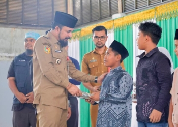 Bupati Al-Farlaky Buka Khitan Massal Baitul Mal, 118 Anak Terima Layanan dan Santunan