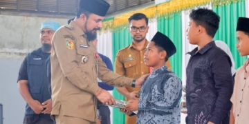 Bupati Al-Farlaky Buka Khitan Massal Baitul Mal, 118 Anak Terima Layanan dan Santunan