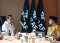 Bupati Al-Farlaky Paparkan Potensi Tikar dan Tenun Di Hadapan Menteri Enkraf-