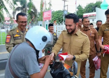 Aceh Barat Bagikan 2.200 Bendera Merah Putih