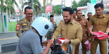 Aceh Barat Bagikan 2.200 Bendera Merah Putih
