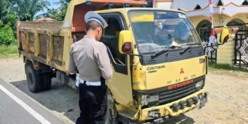 Pengendara Becak Motor Tewas Tabrak Dump Truck di Abdya