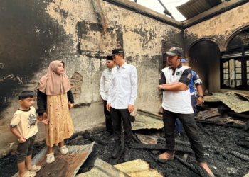 Bupati Aceh Barat Salurkan Bantuan untuk Korban Kebakaran di Drien Rampak