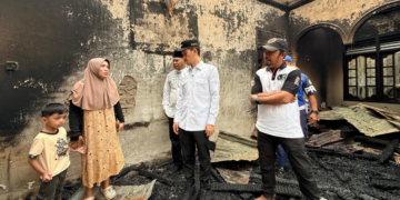 Bupati Aceh Barat Salurkan Bantuan untuk Korban Kebakaran di Drien Rampak