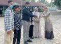 Muhammad Raju Pimpin Aksi Bagi Masker untuk Siswa MIN 22 Aceh Besar