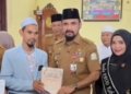 Bupati Al-Farlaky Salurkan Bantuan Kitab untuk Dayah di Aceh Timur
